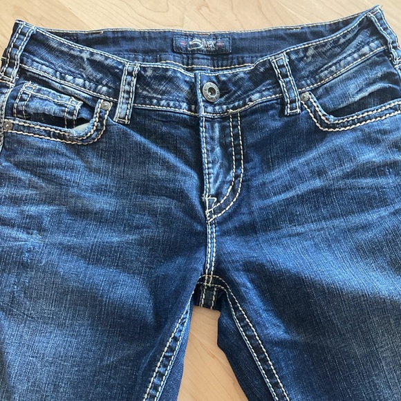 Suki- Straight Short Length - Picture 6 of 6